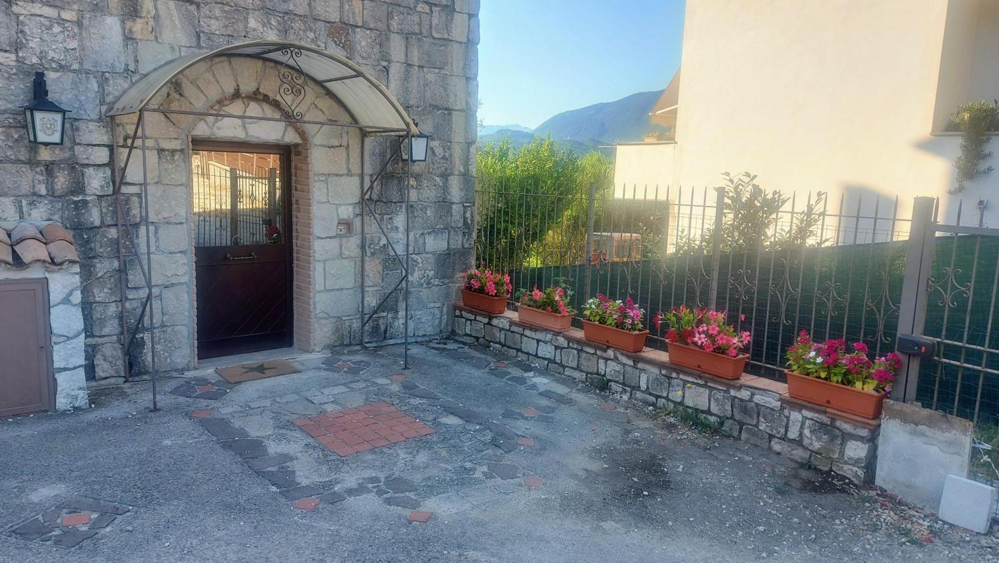 Casale Di Pesche Bed and Breakfast Exteriör bild